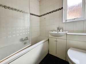 Family Bathroom - click for photo gallery